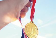 Photo of توزيع مجموعة من الميداليات والكؤوس والكرات الرياضية لفائدة الجمعيات